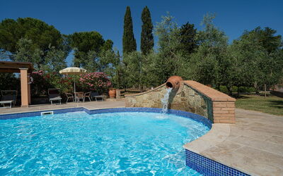 Montelopio: Wasser, Pflanze, Schwimmbad, Himmel, Natur, Azurblau, Freizeit, Baum, Verbundwerkstoff, Grundeigentum