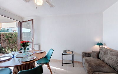 Les Balcons de L'Atlantique 100.16: Interior Design, Wand, Flooring, Decke, Möbel, Fussboden, Zimmer, Wohnung, Zuhause, Wohnzimmer
