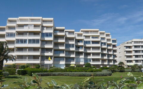 Canet-Plage 710: Himmel, Pflanze, Gebäude, Fenster, Wolke, Urban Design, Baum, Wohngebiet, Tower Block, Grundeigentum