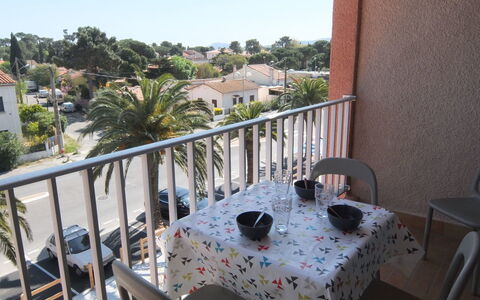 Le Central Beach: Eigentum, Zimmer, Gebäude, Balkon, Haus, Wohnung, Grundeigentum, Urlaub, Resort, Villa
