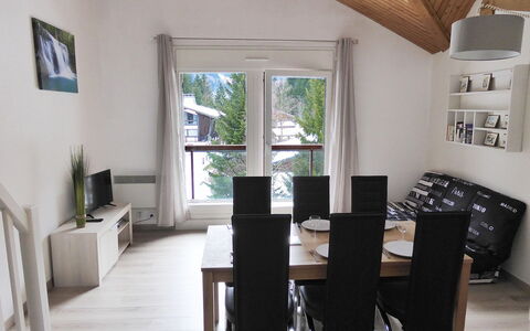Les Contamines 300: Zimmer, Eigentum, Gebäude, Möbel, Esszimmer, Interior Design, Fussboden, Haus, Decke, Tabelle