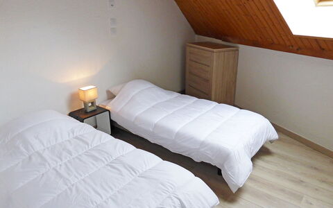 Les Contamines 300: Schlafzimmer, Bett, Möbel, Zimmer, Eigentum, Bettrahmen, Bedding, Bettdecke, Matratze, Komfort