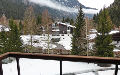 Les Contamines 300: Schnee, Eigentum, Himmel, Berg, Steigung, Baum, Gewässer, Fenster, Wolke, Biome