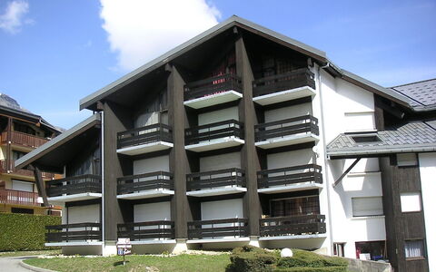 Le Brûlaz: Eigentum, Haus, Gebäude, Die Architektur, Wohngebiet, Zuhause, Grundeigentum, Wohnung, Nachbarschaft, Eigentumswohnung