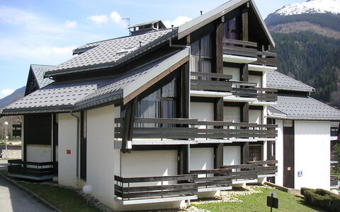 Le Brûlaz: Haus, Eigentum, Die Architektur, Gebäude, Zuhause, Dach, Grundeigentum, Fassade, Abstellgleis, Hütte
