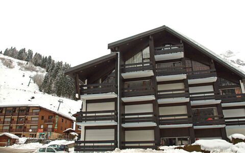Le Brûlaz: Schnee, Eigentum, Blockhaus, Haus, Winter, Gebäude, Die Architektur, Zuhause, Holz, Grundeigentum