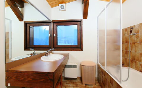 Les Pelarnys: Badezimmer, Zimmer, Eigentum, Interior Design, Gebäude, Haus, Möbel, Fussboden, Decke, Die Architektur