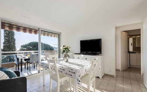 Les Jardins del Mar: Möbel, Eigentum, Gebäude, Tabelle, Cabinetry, Fernsehen, Interior Design, Wohnzimmer, Flooring, Fussboden