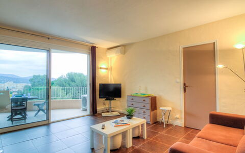 Cavalaire 450: Zimmer, Eigentum, Gebäude, Interior Design, Möbel, Haus, Wohnzimmer, Suite, Fussboden, Grundeigentum