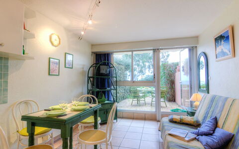 Les Jardins de la Mer: Zimmer, Eigentum, Möbel, Grün, Interior Design, Gebäude, Wohnzimmer, Haus, Gelb, Grundeigentum
