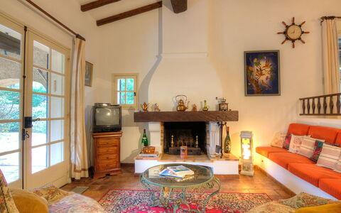 Mas Baladou: Wohnzimmer, Zimmer, Interior Design, Eigentum, Möbel, Gebäude, Decke, Haus, Zuhause, Kamin