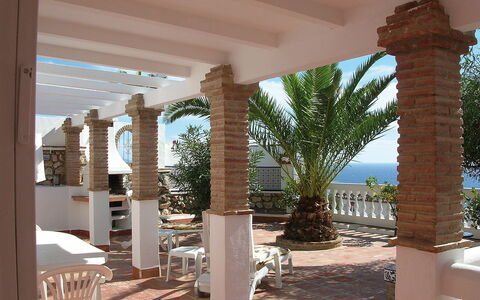Villa Mimosa: Säule, Gebäude, Eigentum, Veranda, Die Architektur, Grundeigentum, Schatten, Bogen