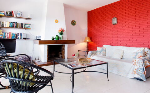 Villa Tulipán: Möbel, Zimmer, Interior Design, Wohnzimmer, Eigentum, Tabelle, Wand, Gebäude, Fussboden, Haus