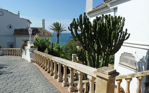 Mijas Beach: Eigentum, Grundeigentum, Gebäude, Haus, Wohnung, Balkon, Urlaub, Baluster, Villa, Die Architektur