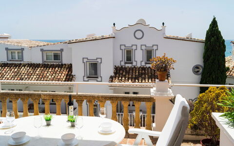 Mijas Beach: Himmel, Möbel, Eigentum, Pflanze, Tabelle, Geschirr, Fenster, Gebäude, Stuhl, Interior Design