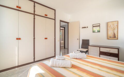 Anromi: Interior Design, Möbel, Flooring, Fussboden, Holz, Zimmer, Schlafzimmer, Decke, Bett, Wohnung