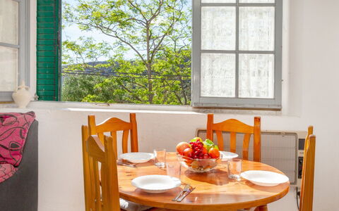 La Rectoria: Tabelle, Geschirr, Möbel, Eigentum, Fenster, Stuhl, Holz, Textil, Interior Design