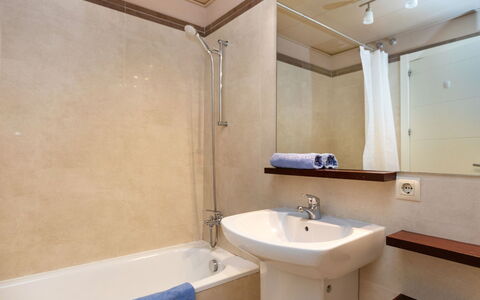 Jardins Sa Boadella: Zapfhahn, Armatur, Eigentum, Sinken, Spiegel, Badezimmer, Bad Sink, Die Architektur, Badewanne