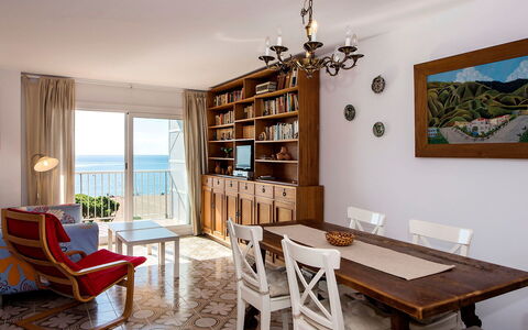 Paisos Catalans: Zimmer, Möbel, Eigentum, Interior Design, Gebäude, Decke, Tabelle, Esszimmer, Haus, Wohnzimmer