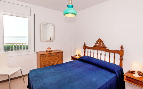 Paisos Catalans: Schlafzimmer, Möbel, Bett, Zimmer, Eigentum, Bettdecke, Bettrahmen, Fussboden, Blau, Interior Design
