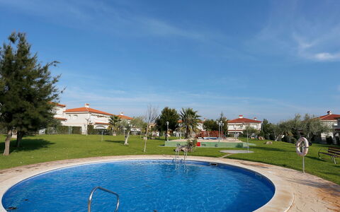 Jalisco de Los Monteros: Schwimmbad, Eigentum, Wasser, Grundeigentum, Wohngebiet, Himmel, Freizeit, Haus, Urlaub, Gras