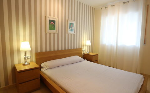 Jalisco de Los Monteros: Schlafzimmer, Bett, Möbel, Zimmer, Bettdecke, Eigentum, Matratze, Bettrahmen, Bedding, Interior Design