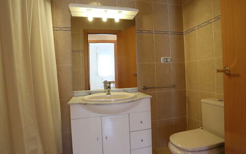 Jalisco de Los Monteros: Badezimmer, Zimmer, Eigentum, Badezimmerschrank, Bad Zubehör, Armatur, Wand, Sinken, Fussboden, Interior Design