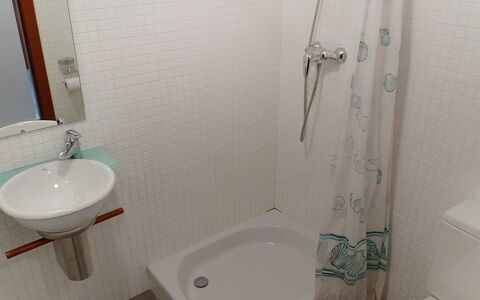 Dénia 170: Badezimmer, Eigentum, Toilette, Armatur, Zimmer, Wand, Bad Zubehör, Zapfhahn, Bad Sink, Toilleten Sitz