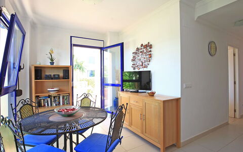 Alma del Sol: Zimmer, Eigentum, Möbel, Gebäude, Interior Design, Grundeigentum, Haus, Gelb, Decke, Zuhause