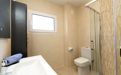 Jara: Badezimmer, Zimmer, Eigentum, Wand, Armatur, Bad Sink, Interior Design, Gebäude, Fussboden, Die Architektur