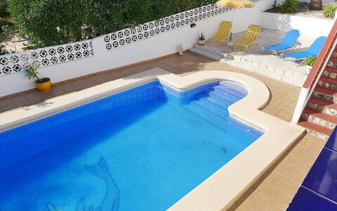 Meluca: Schwimmbad, Eigentum, Freizeit, Haus, Grundeigentum, Urlaub, Gebäude, Die Architektur, Villa, Erholung