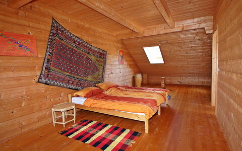 Haus Fries: Zimmer, Hartholz, Möbel, Holz, Fussboden, Dachboden, Interior Design, Bett, Schlafzimmer, Holzboden