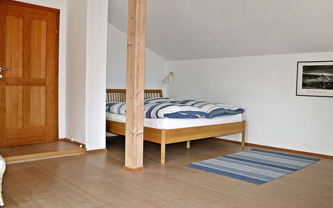 Geinberg 100: Zimmer, Möbel, Bett, Eigentum, Fussboden, Schlafzimmer, Interior Design, Gebäude, Bettrahmen, Hartholz