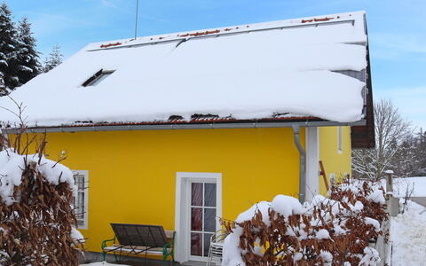 Geinberg 100: Himmel, Schnee, Pflanze, Gebäude, Eigentum, Fenster, Wolke, Haus, Zweig, Sonnenlicht