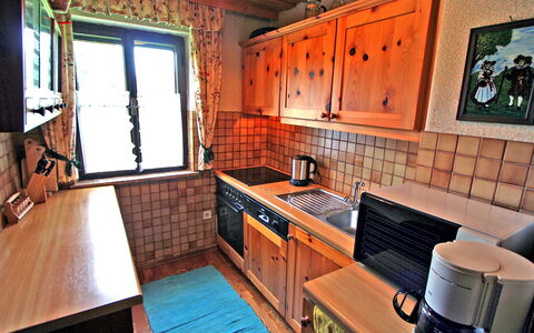 Weissenbach: Zimmer, Eigentum, Gebäude, Möbel, Countertop, Interior Design, Haus, Küche, Zuhause, Cabinetry