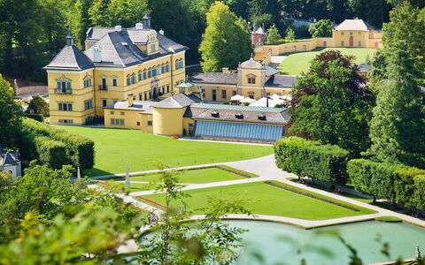 Sankt Wolfgang im Salzkammergut 50: Pflanze, Gebäude, Eigentum, Grün, Natürliche Landschaft, Baum, Grundstueck, Die Architektur, Haus, Gras
