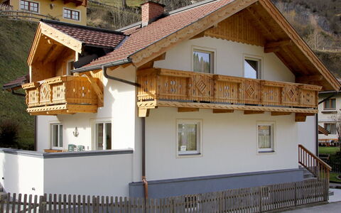 Haus Toferer: Haus, Eigentum, Gebäude, Dach, Zuhause, Grundeigentum, Hütte, Balkon, Die Architektur, Fassade