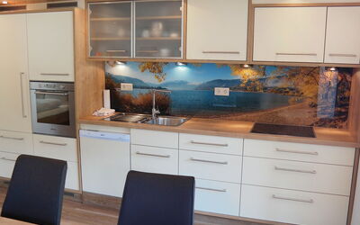 Rupertus 320.5: Countertop, Cabinetry, Möbel, Zimmer, Küche, Eigentum, Schrank, Interior Design, Beleuchtung, Gebäude