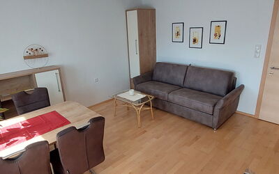 Rupertus 320.2: Couch, Möbel, Eigentum, Tabelle, Komfort, Holz, Wohnzimmer, Gebäude, Studio Couch, Flooring