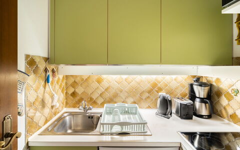 Point: Spüle, Sinken, Countertop, Küche, Cabinetry, Zapfhahn, Interior Design, Holz, Fussboden, Flooring