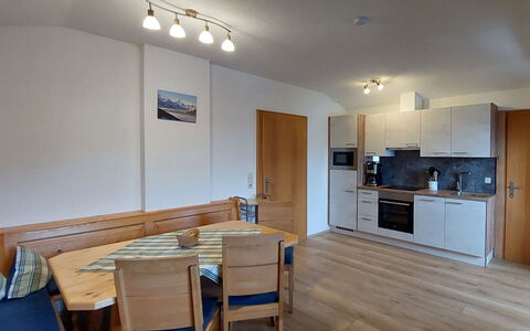 Unterpirchhof: Cabinetry, Möbel, Countertop, Holz, Beleuchtung, Küchengerät, Herd, Interior Design, Gebäude, Flooring