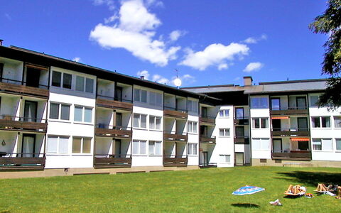 Seefeld in Tirol 170: Himmel, Wolke, Gebäude, Fenster, Pflanze, Haus, Grundstueck, Urban Design, Gras, Baum