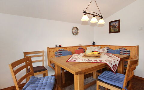 Berghaus Waldner: Zimmer, Möbel, Eigentum, Tabelle, Esszimmer, Interior Design, Fussboden, Haus, Hartholz, Grundeigentum