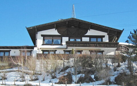 Matrei am Brenner 110: Himmel, Pflanze, Schnee, Gebäude, Steigung, Baum, Haus, Fenster, Einfrieren