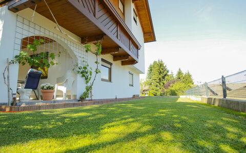 Haus Sailer: Gebäude, Pflanze, Eigentum, Himmel, Blatt, Beleuchtung, Grundstueck, Die Architektur, Schatten, Vegetation