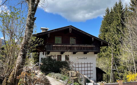 Kaiserhof: Pflanze, Himmel, Gebäude, Wolke, Fenster, Baum, Haus, Grundstueck, Hütte, Holz