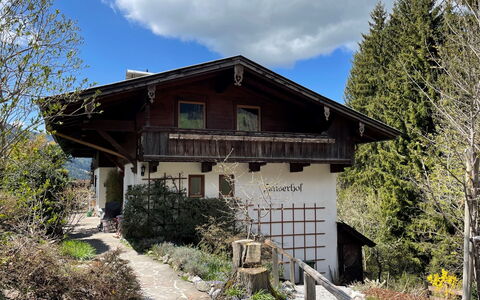 Kaiserhof: Wasser, Himmel, Pflanze, Gebäude, Azurblau, Natürliche Landschaft, Baum, Gewässer, Strand, Terrain