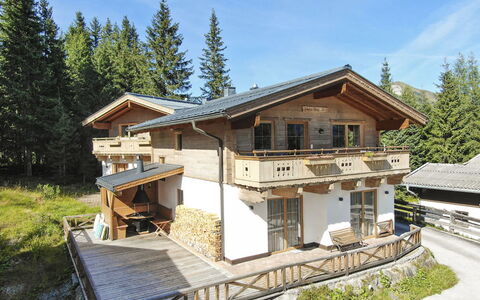 Hochkrimml 2: Pflanze, Himmel, Gebäude, Fenster, Baum, Haus, Holz, Hütte, Abstellgleis, Grundeigentum