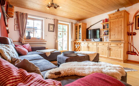Königsleiten 2: Eigentum, Cabinetry, Bilderrahmen, Fenster, Holz, Komfort, Beleuchtung, Gebäude, Interior Design, Die Architektur