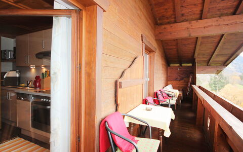 Michaela: Möbel, Holz, Cabinetry, Interior Design, Flooring, Fussboden, Stuhl, Pflanze, Gebäude, Baum